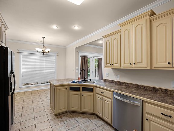 3rd image of 15 Joshua Cir