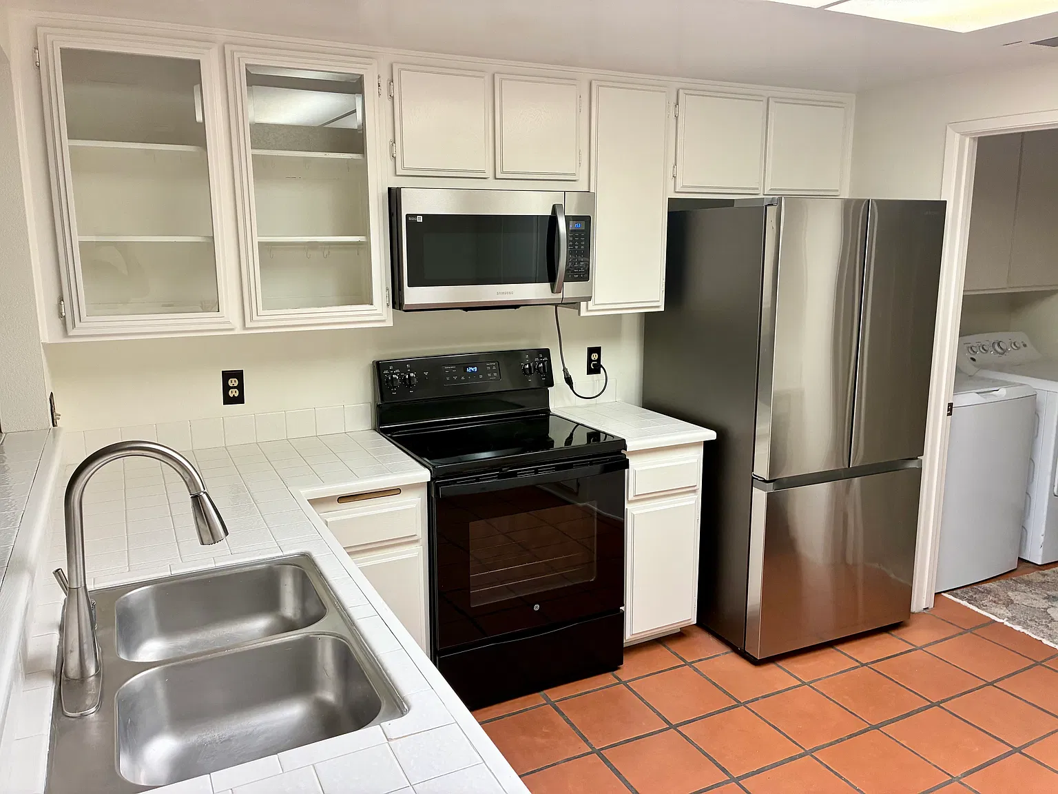 3 bed, 2.5 bath, 1350 sqft, $3,495 — Photo 2