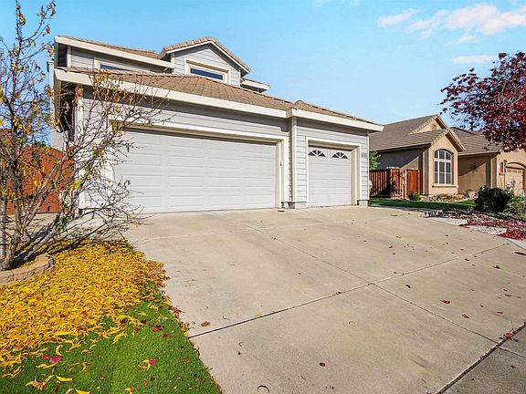 3rd image of 1445 Yorkshire Loop