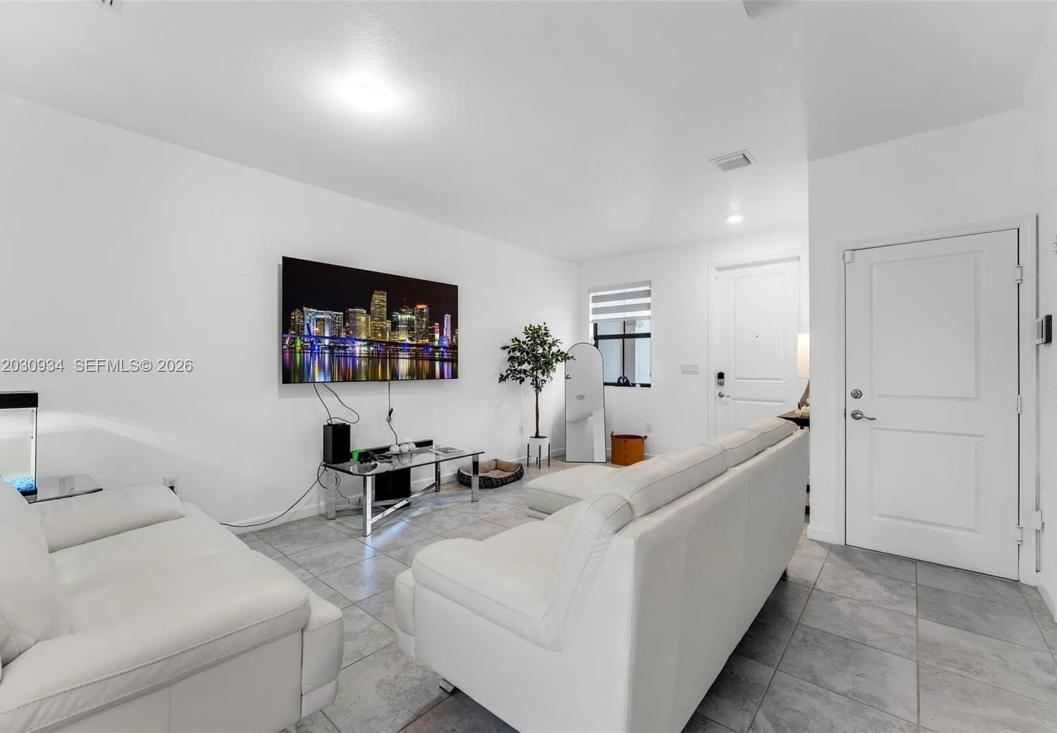 3 bed, 1441 sqft, $2,750 — Photo 2