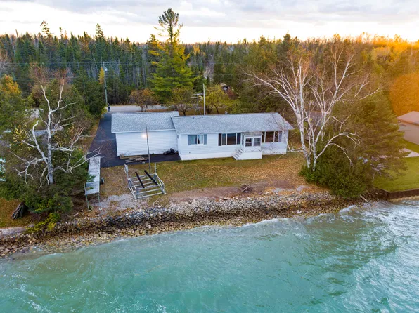 14530 Lakeside Dr, Presque Isle, MI 49777