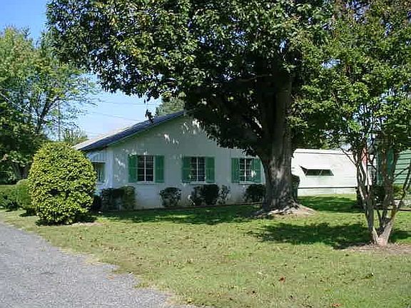 2nd image of 142 Carver St