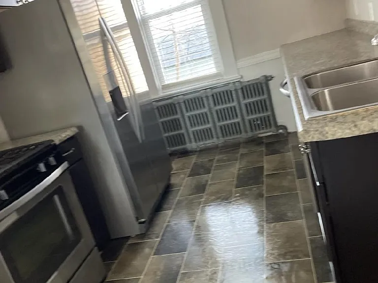 421 Bowen St — Photo 2