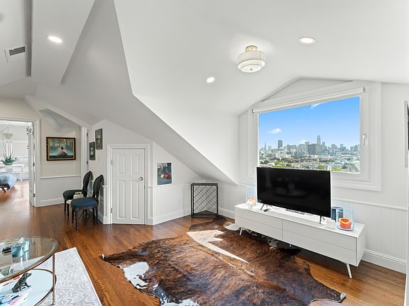 2nd image of 955 Grove St APT 2