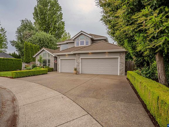 2nd image of 915 Irwin Ct NE