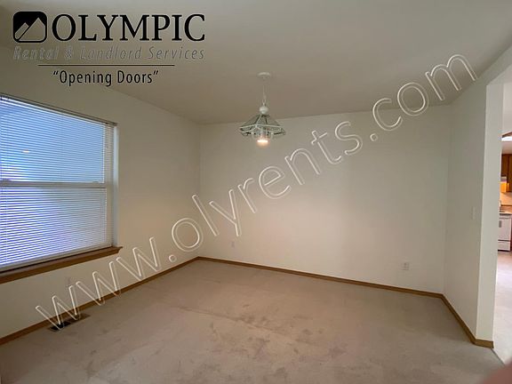 5th image of 4304 Blubyrd Ln NW