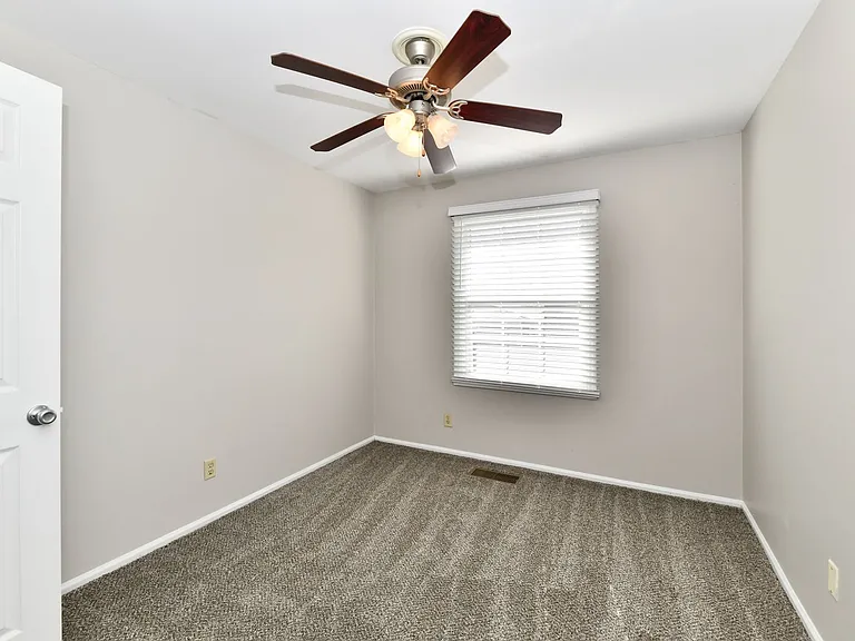 Park Lane Apartments — Photo 61