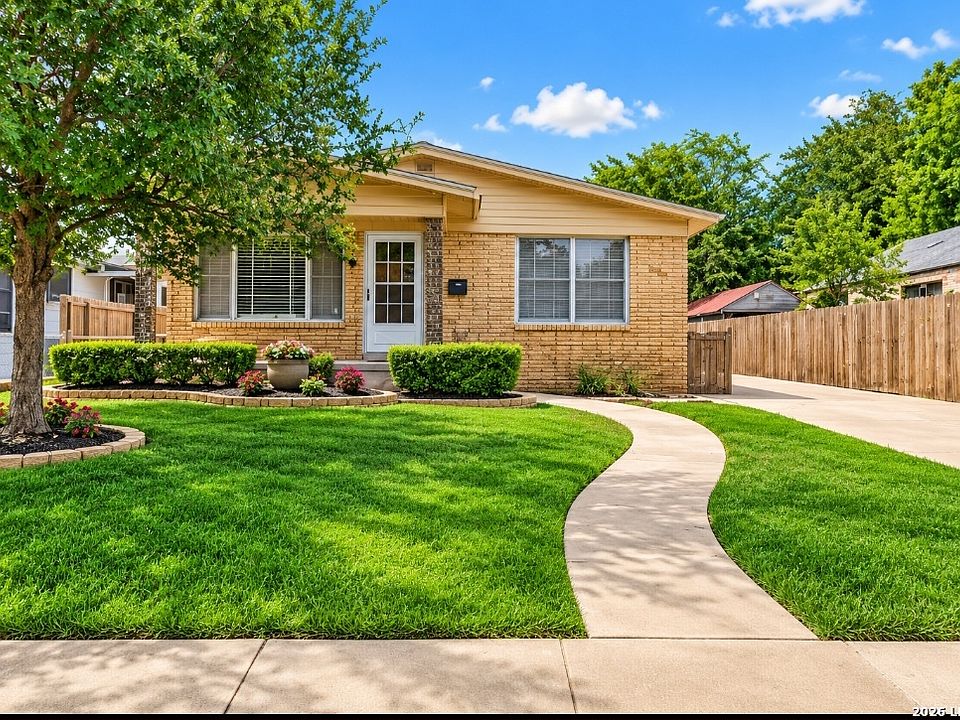 1st image of 255 THOMPSON PL