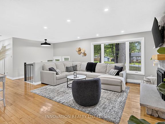5th image of 136 Acorn Cres