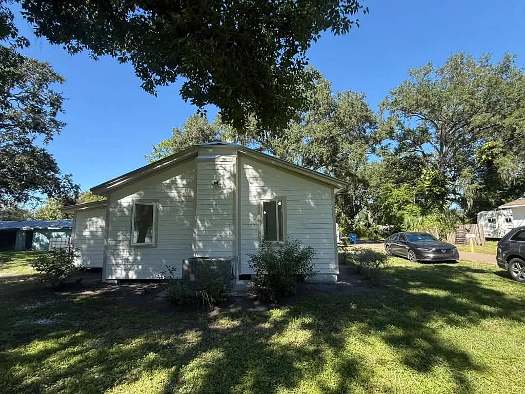 2 bed, 1.5 bath, 1000 sqft, $1,925 — Photo 2