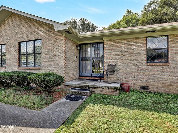 4th image of 4116 Sand Point Dr