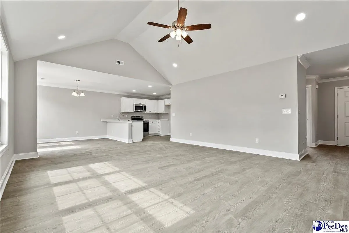 3 bed, 1350 sqft, $1,900 — Photo 4