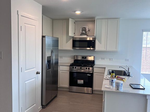 5th image of 405 McNelly Ln