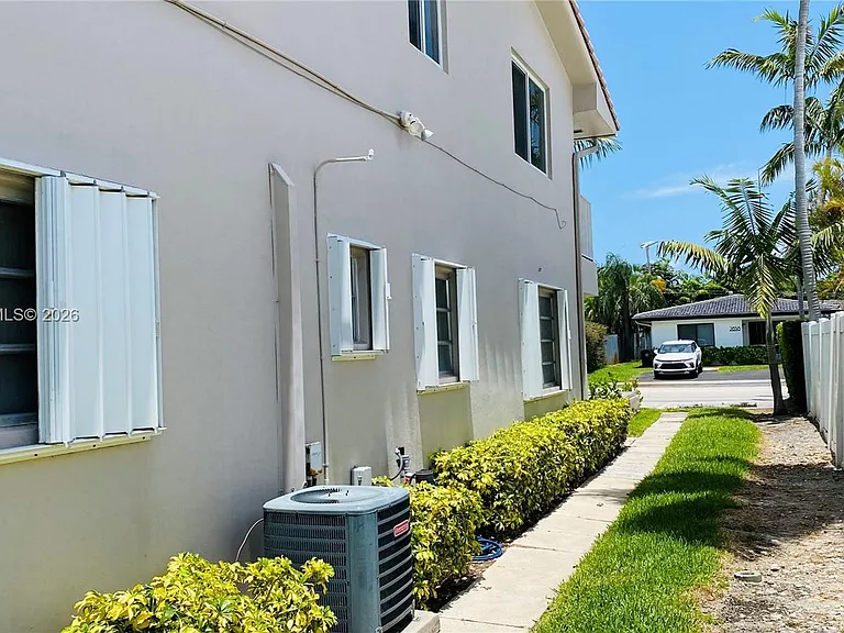 2665 Middle River Dr #1 — Photo 3