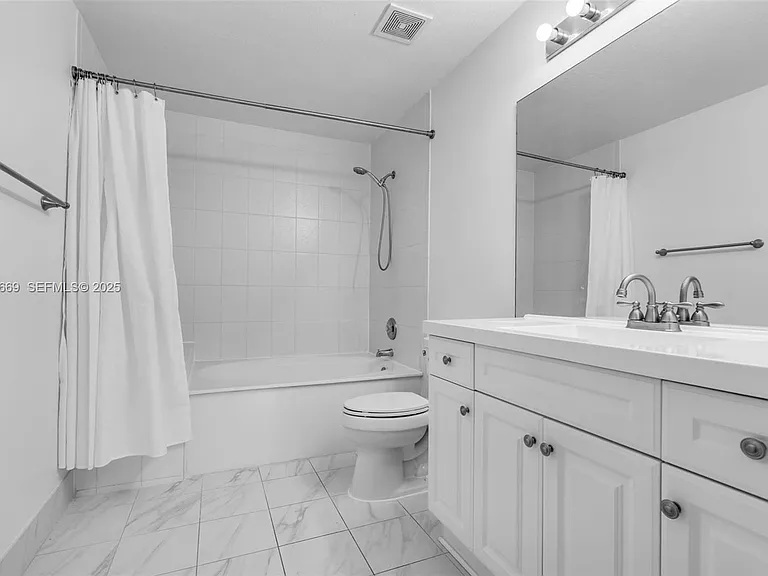 15057 SW 32nd St — Photo 6