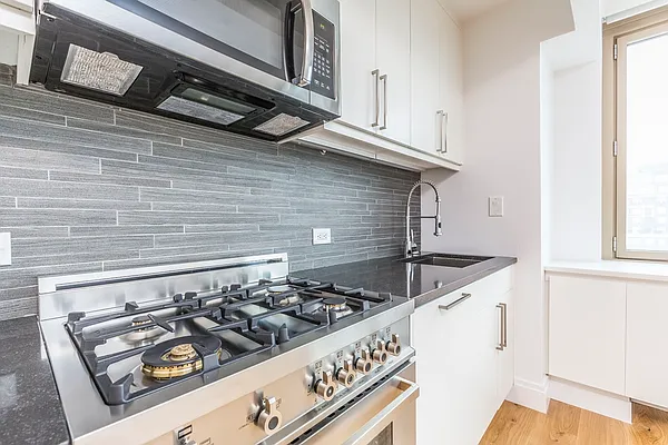 Rented by The Dermot Realty Management Company | media 37