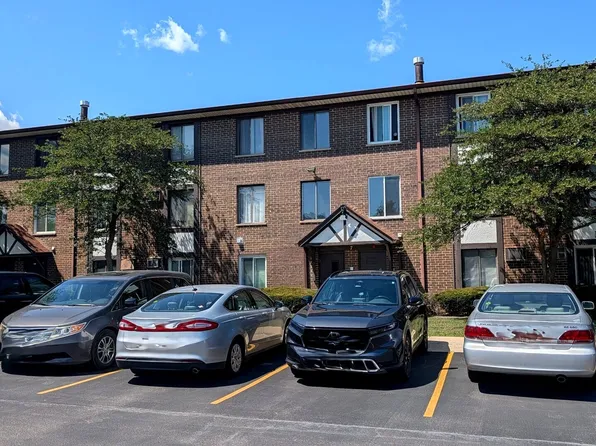 7 Crestview Ln Unit 9, Vernon Hills, IL 60061