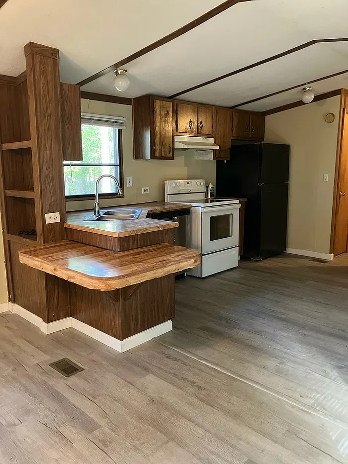 3 bed, 2.0 bath, $995 — Photo 1