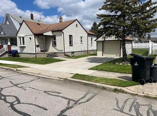 1099 Lindbergh St, Wyandotte, MI 48192