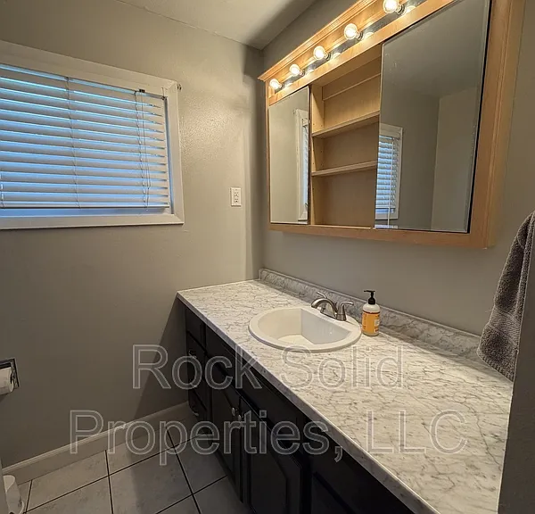 1008 Adams Ave — Photo 9