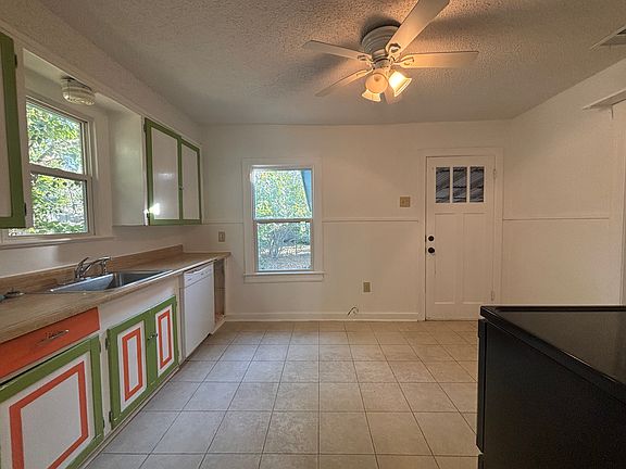 5th image of 3415 Blumie St