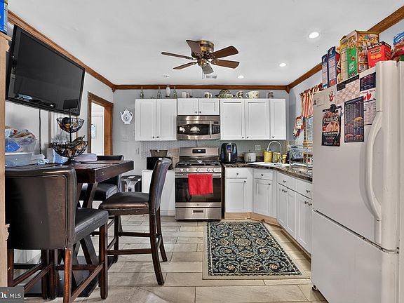 5th image of 6025 Forrest Ave