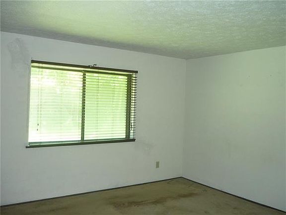 5th image of 6428 Sandhurst Ln E