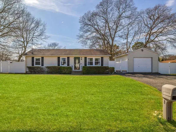 8 Helene Drive, Shirley, NY 11967