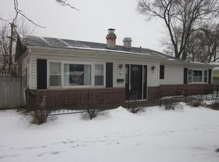 16 Pine St, Carpentersville, IL