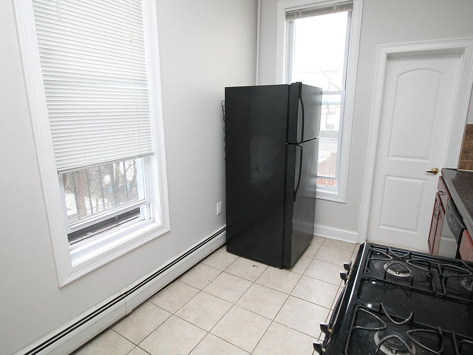 www.deliasrentals.com