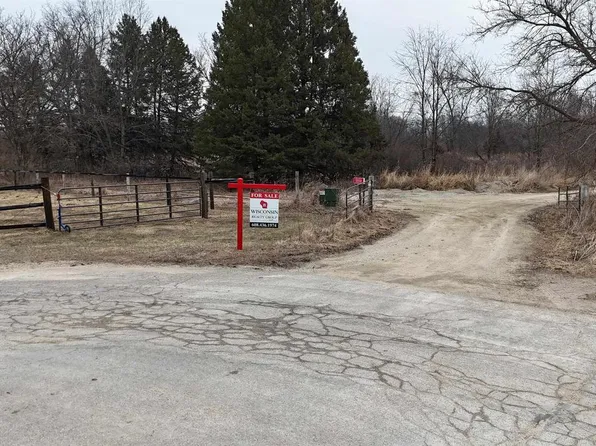 5550 W Partridge Hollow Drive, Janesville, WI 53548