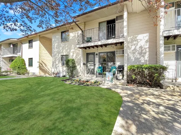1649 S Coachlight, Deerfield, WI 53531