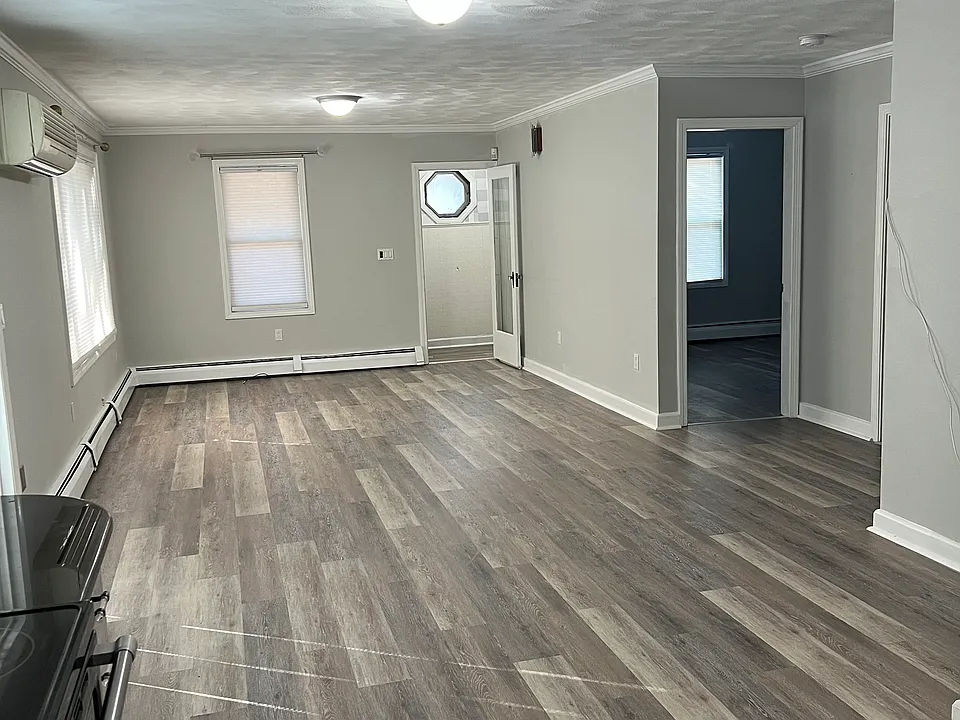 216 East St #1