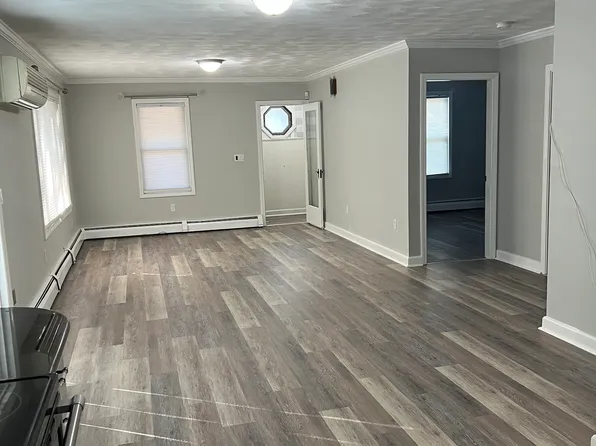216 East St Floor 1, Cranston, RI 02920