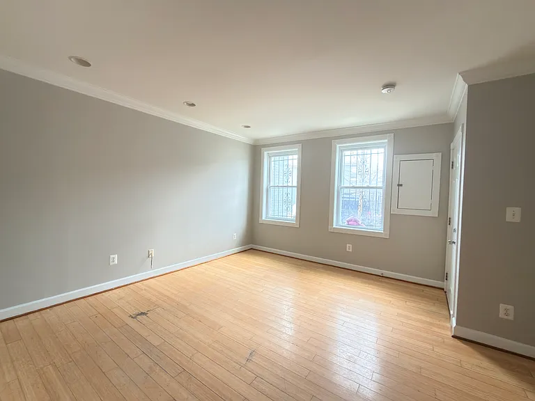 1246 Queen St NE #2 — Photo 6