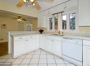 3461 Washington Dr, Falls Church, VA 22041