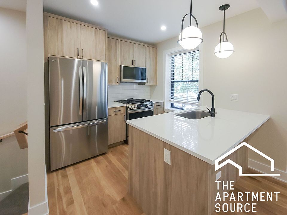 1st image of 2019 W Ainslie St APT 1