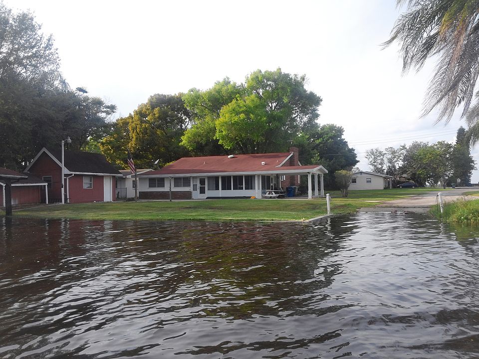 1st image of 444 Waterway Dr