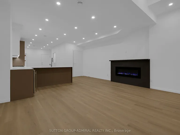 647 College St #102 — Photo 18