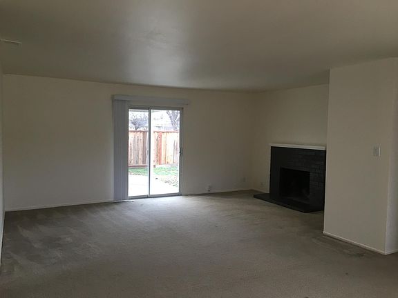 4th image of 1003 Zarick Dr