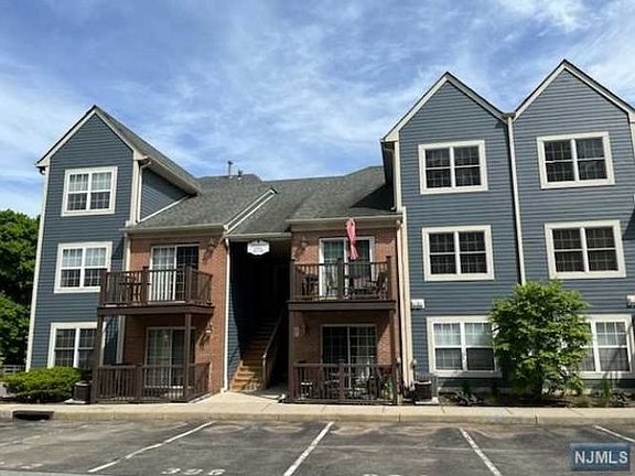 2nd image of 393 Cambridge Dr