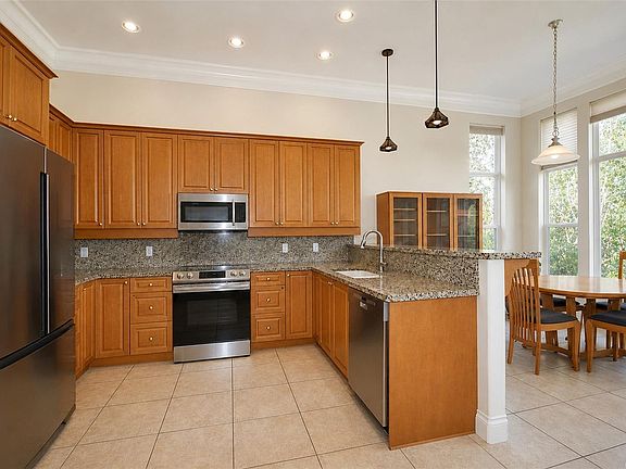 4th image of 1369 Britannia Dr