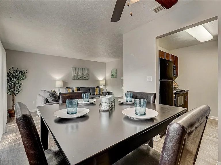 WatersEdge Denton Apartments — Photo 4