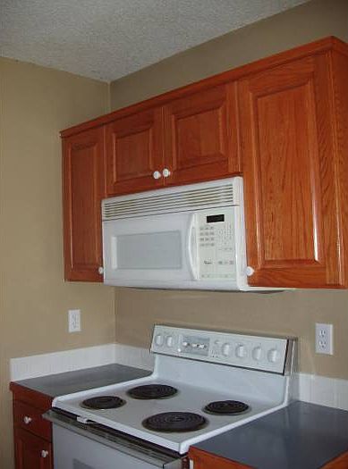 2nd image of 619 Eldridge St
