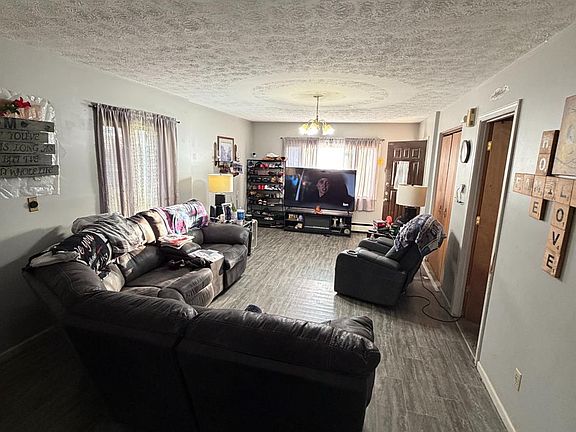 3rd image of 207 Woodbine St