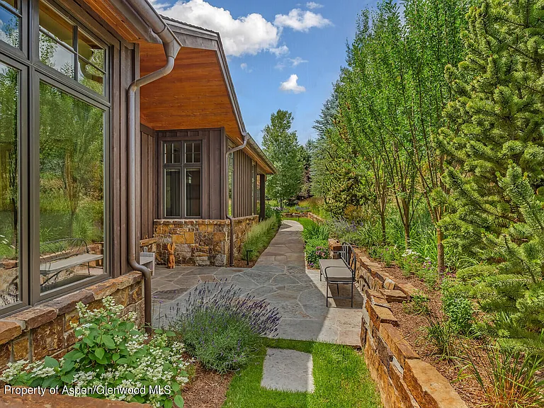 138 Club Lodge Dr — Photo 49