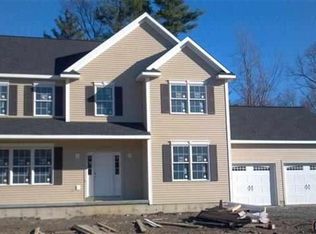 19 Waverly Cir, Watervliet, NY 12189