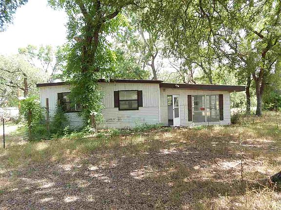 4th image of 108 Deer Ln