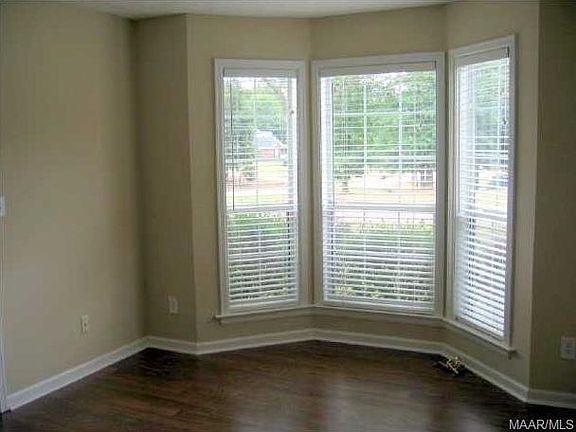 Front guest bedroom. Walk-in closet not shown to the left.