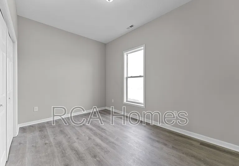 2912 N Kenwood Ave #N — Photo 11